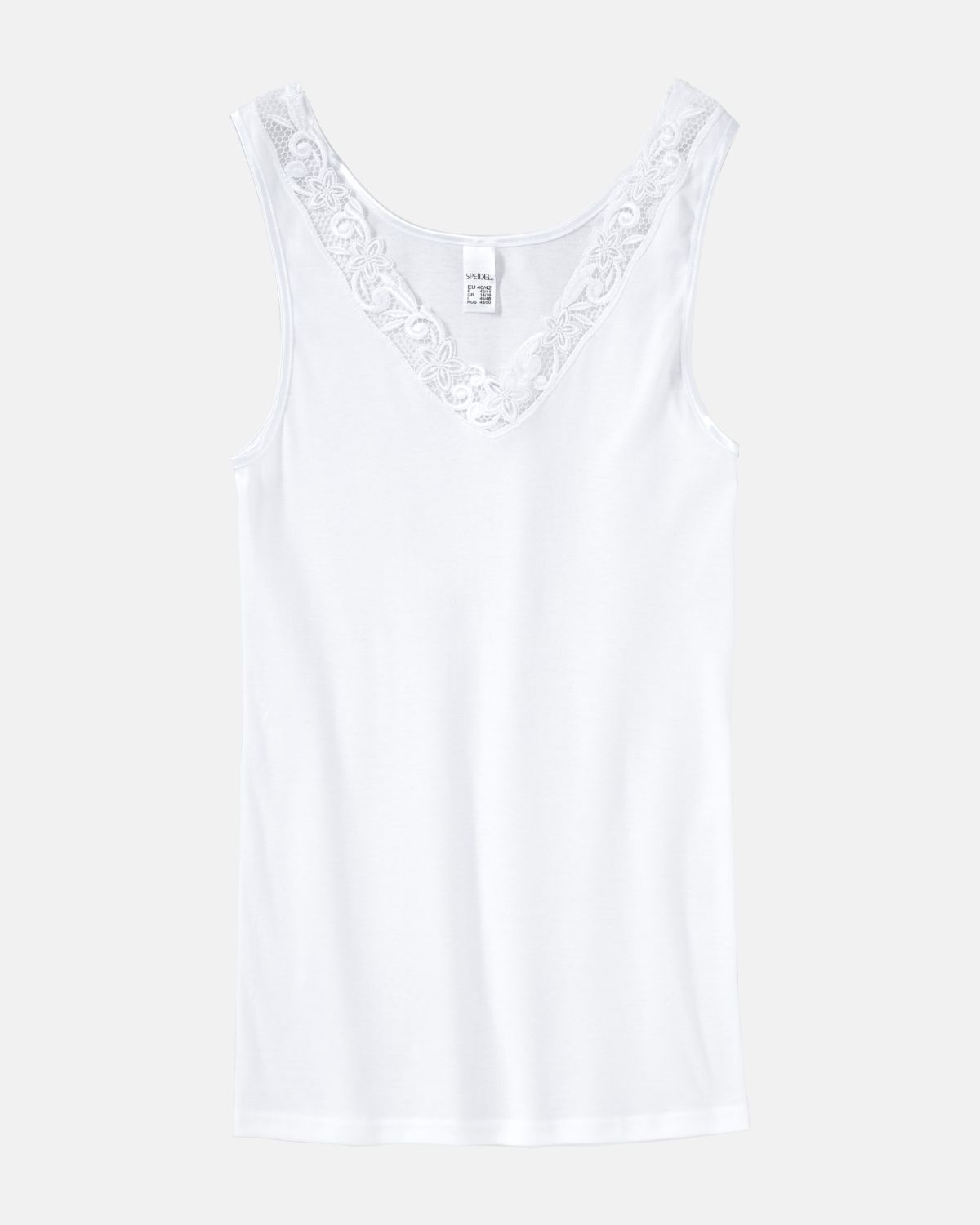 Achselhemd in weiß aus der Serie Lingerie Plus, flach auf einer Oberfläche liegend.