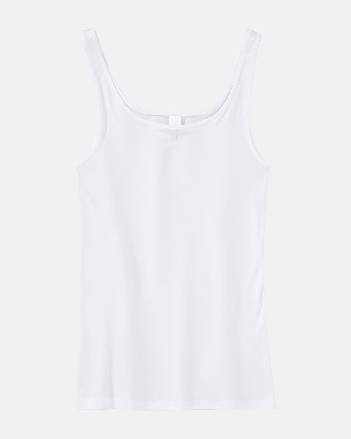 Achselhemd in weiß aus der Serie Nadine, flach auf einer Oberfläche liegend.