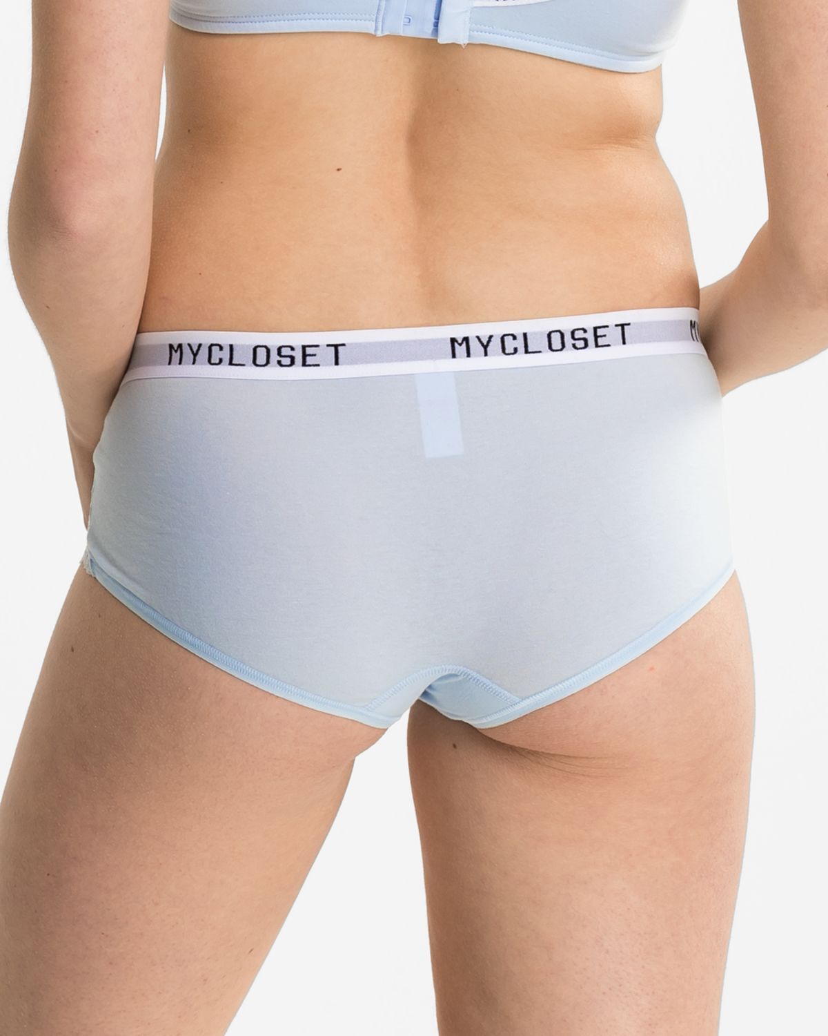 Model trägt Hip Pant in aquamarin aus der Serie Logo Lover, Ansicht von hinten.