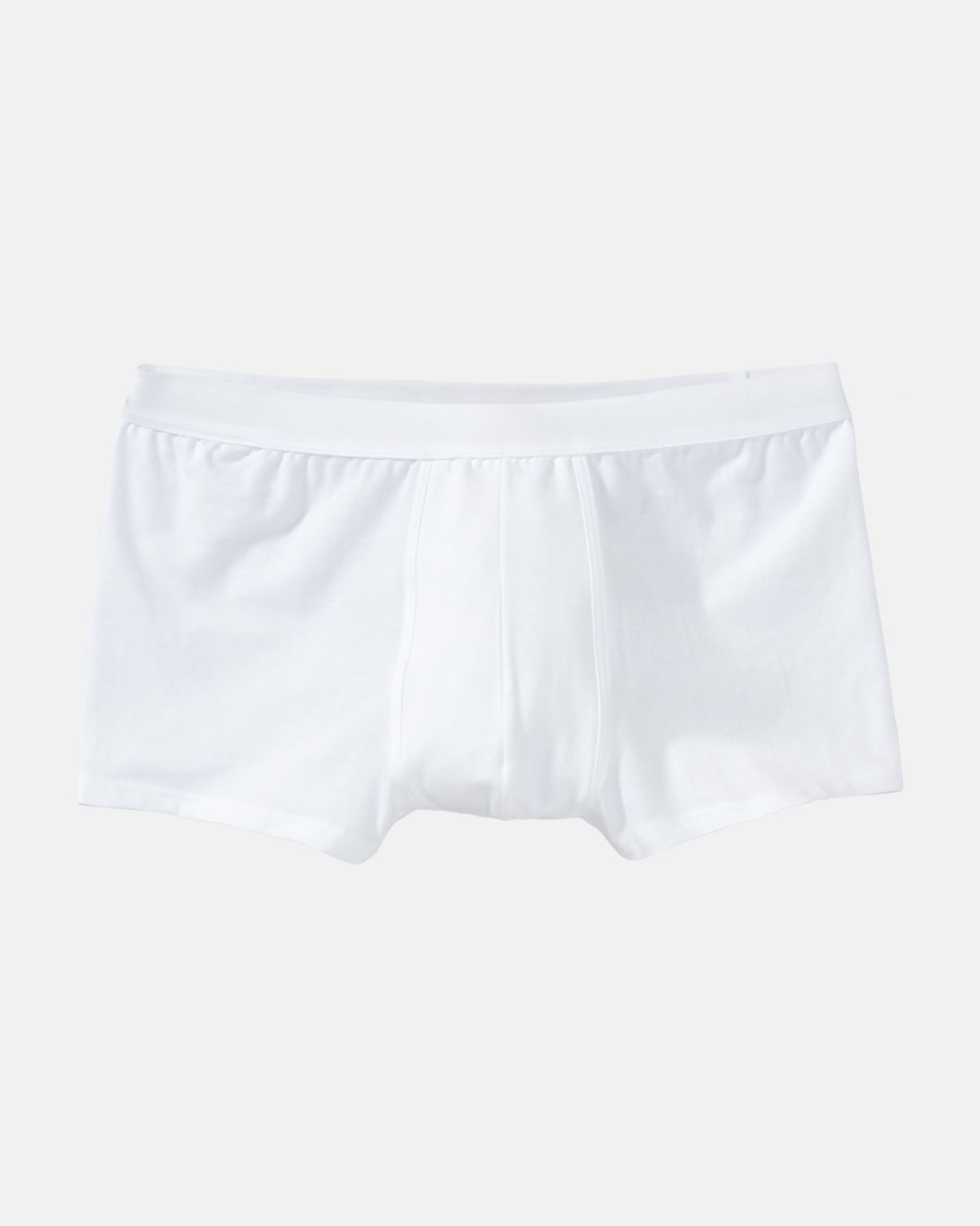 Herren Pant in weiß aus der Serie Classic, flach auf einer Oberfläche liegend.