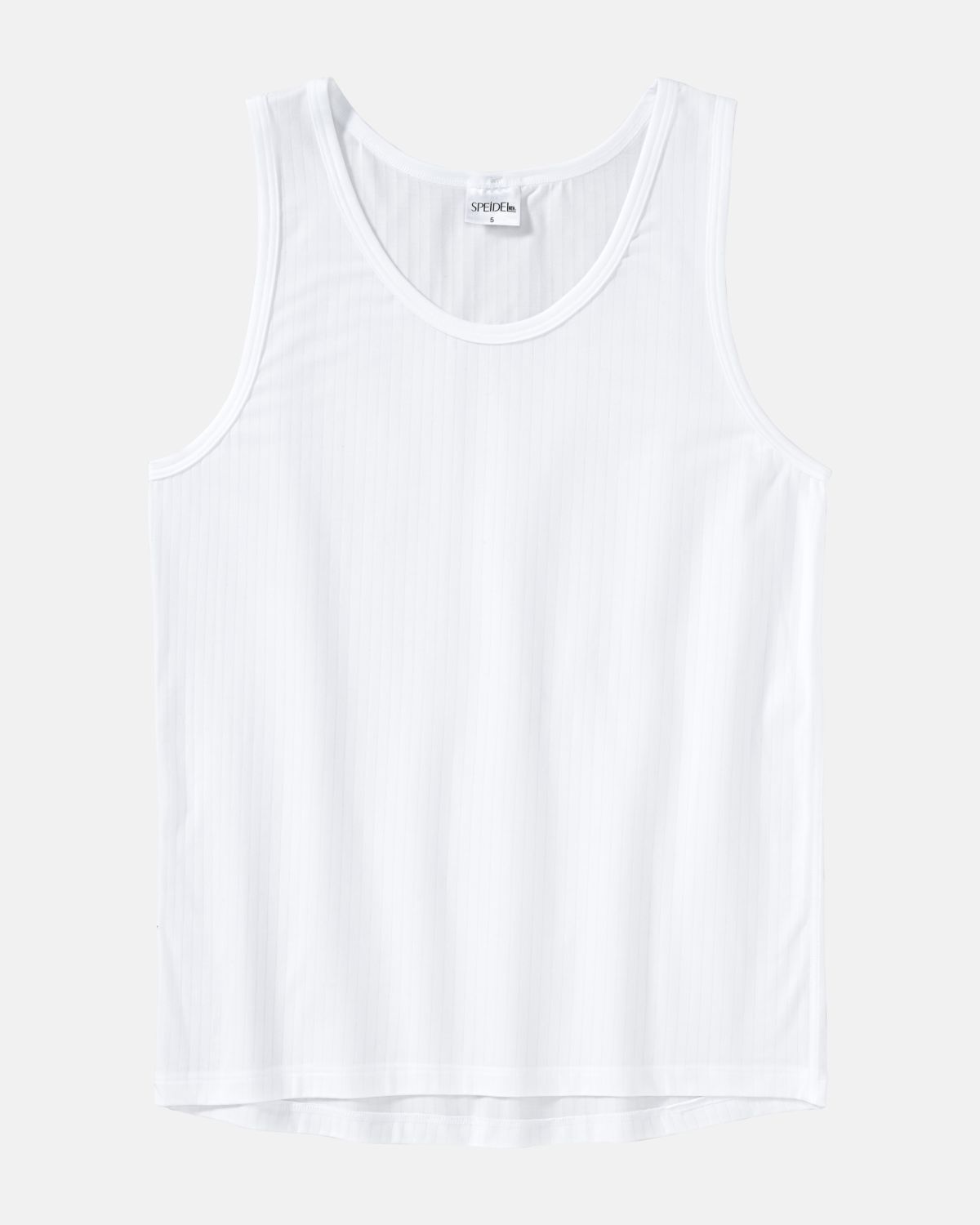 Herren Achselhemd in weiß aus der Serie sky.line, flach auf einer Oberfläche liegend.