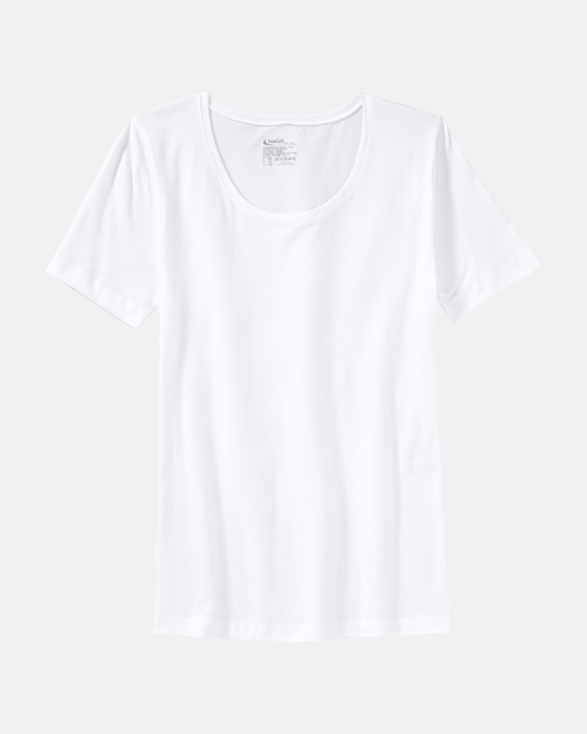 Shirt 1/4 Arm in off white aus der Serie Natural Beauty, flach auf einer Oberfläche liegend.