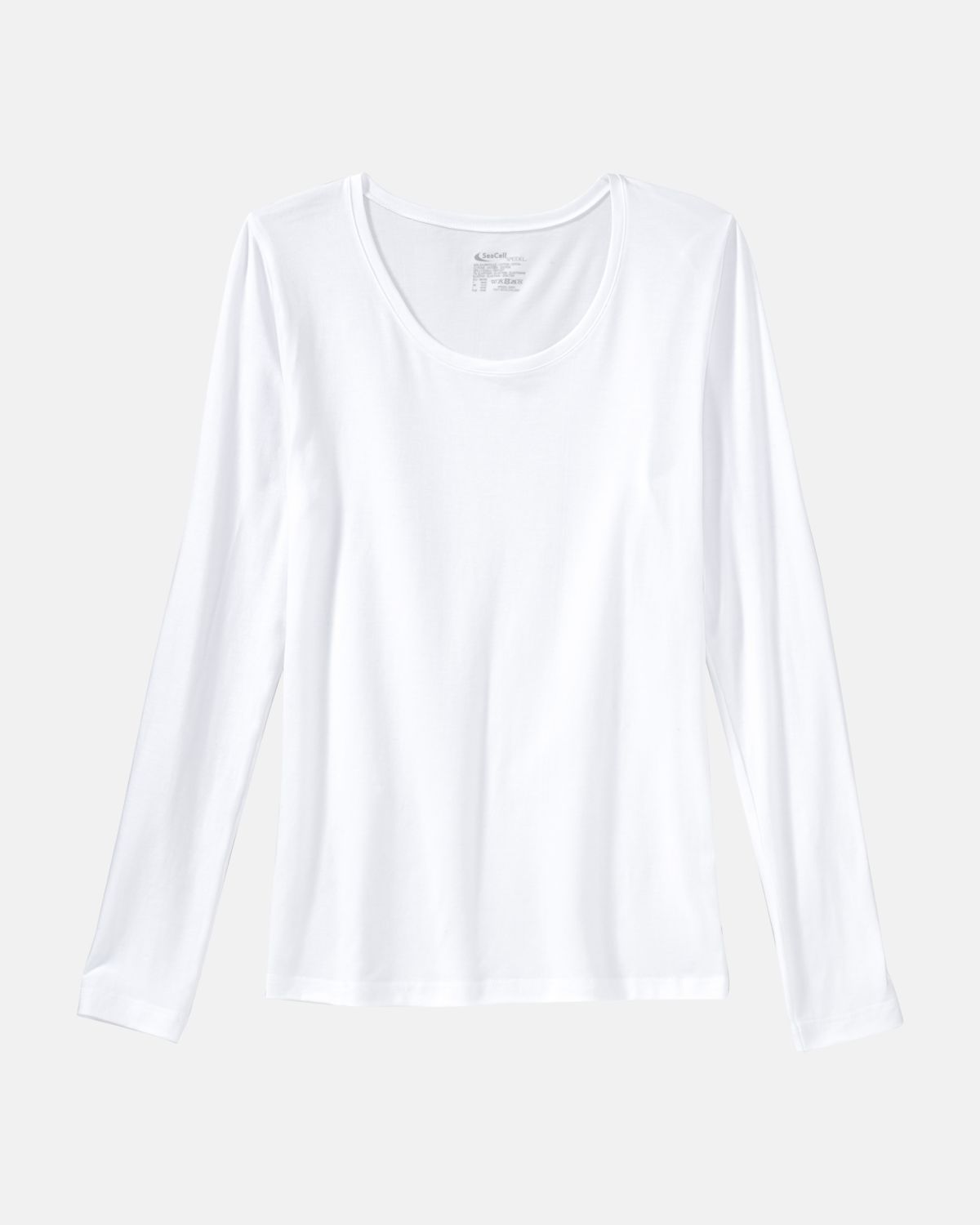 Shirt 1/1 Arm in off white aus der Serie Natural Beauty, flach auf einer Oberfläche liegend.