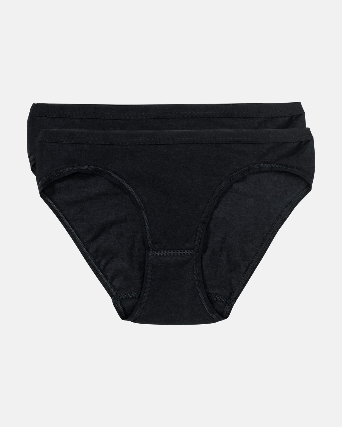 Minislip in schwarz aus der Serie Take two, flach auf einer Oberfläche liegend.