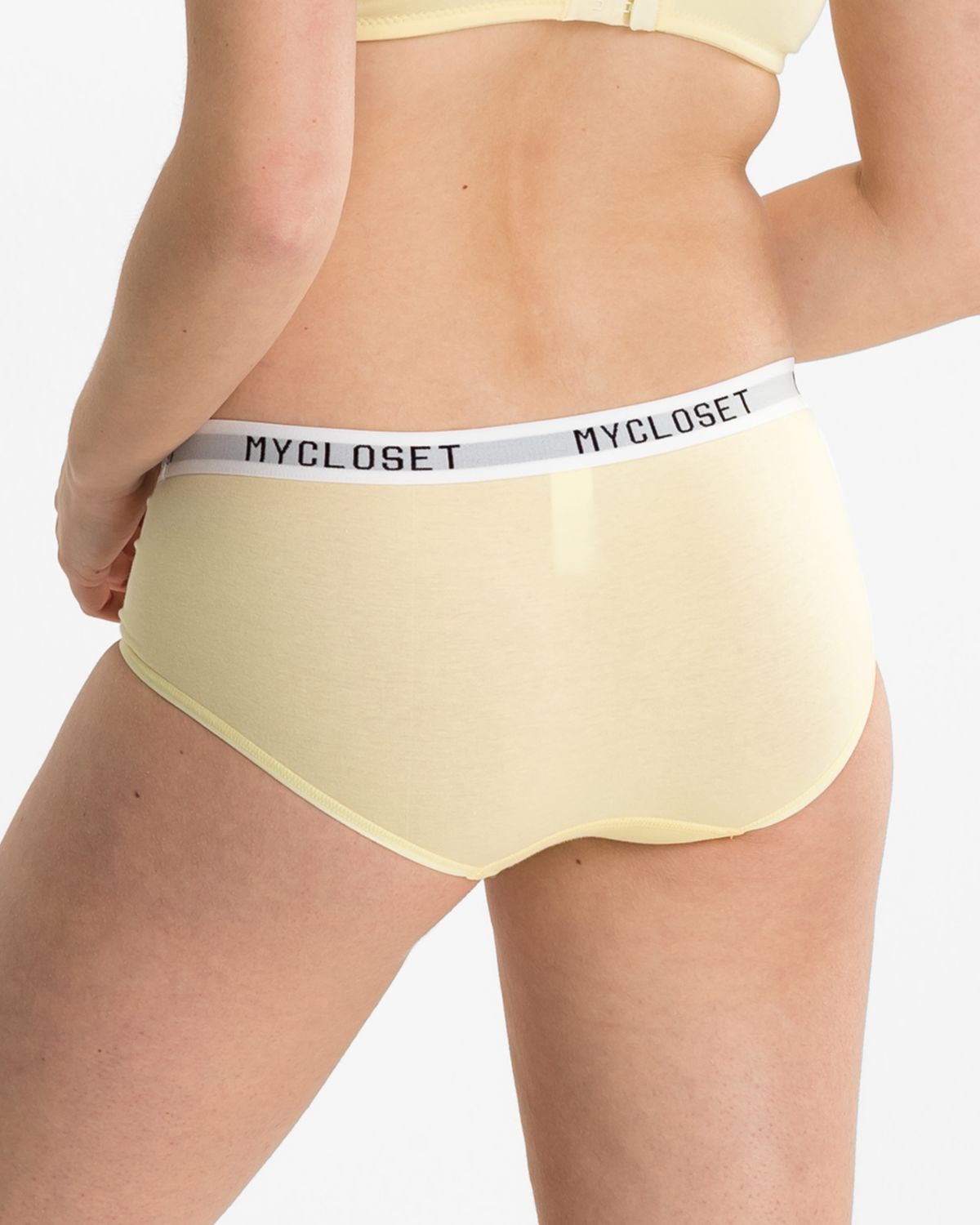 Model trägt Low Hip in zitrone aus der Serie Logo Lover, Ansicht von hinten.