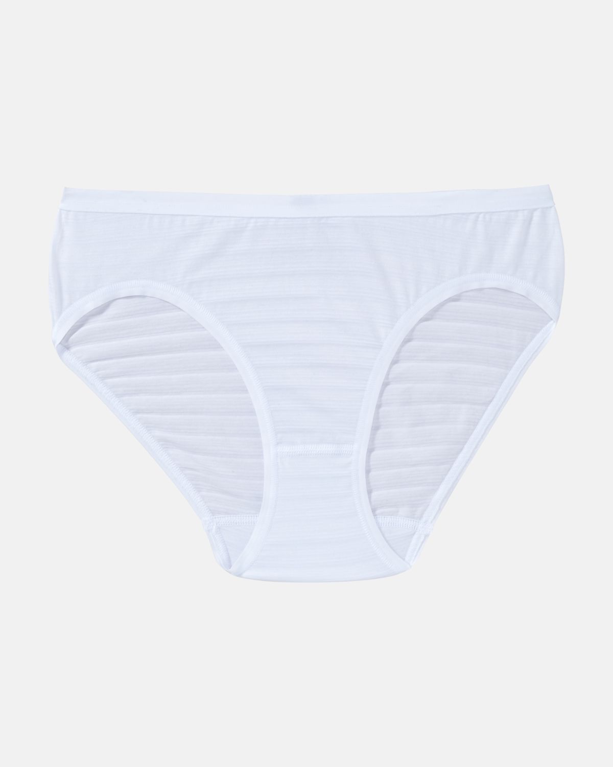 Bikinislip in weiß aus der Serie Cotton&More, flach auf einer Oberfläche liegend.