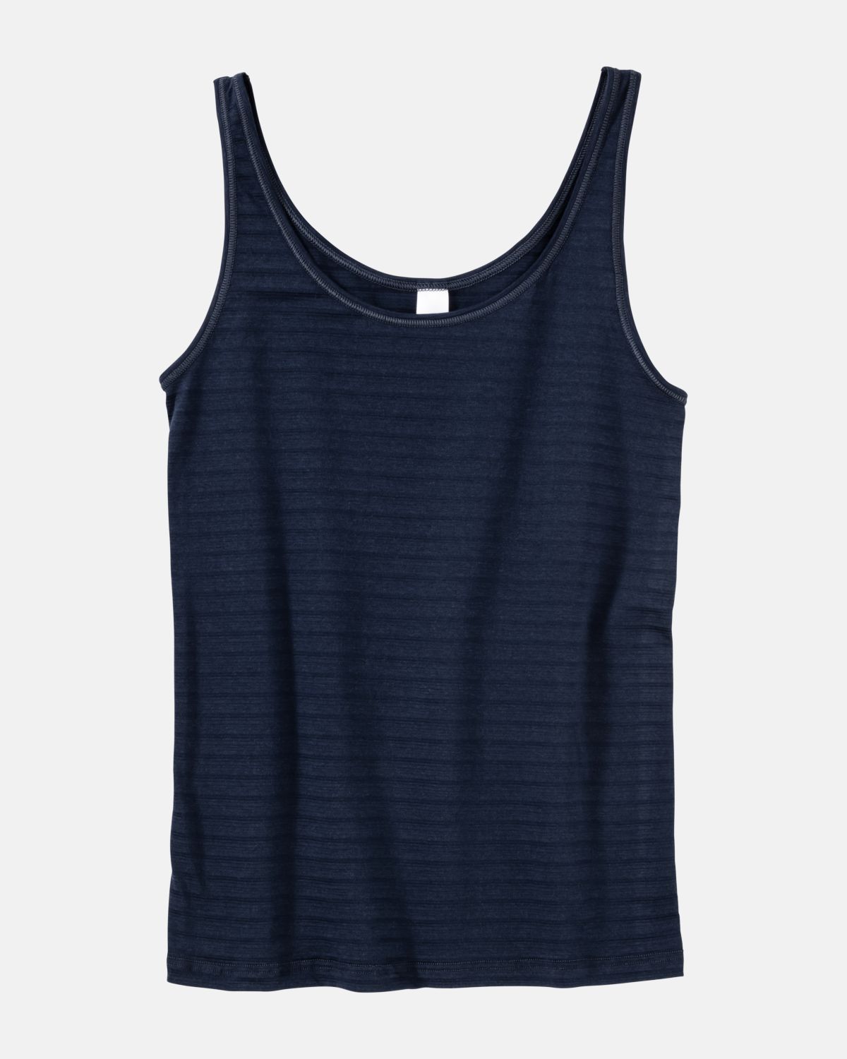 Achselhemd in blueberry aus der Serie Cotton&More, flach auf einer Oberfläche liegend.