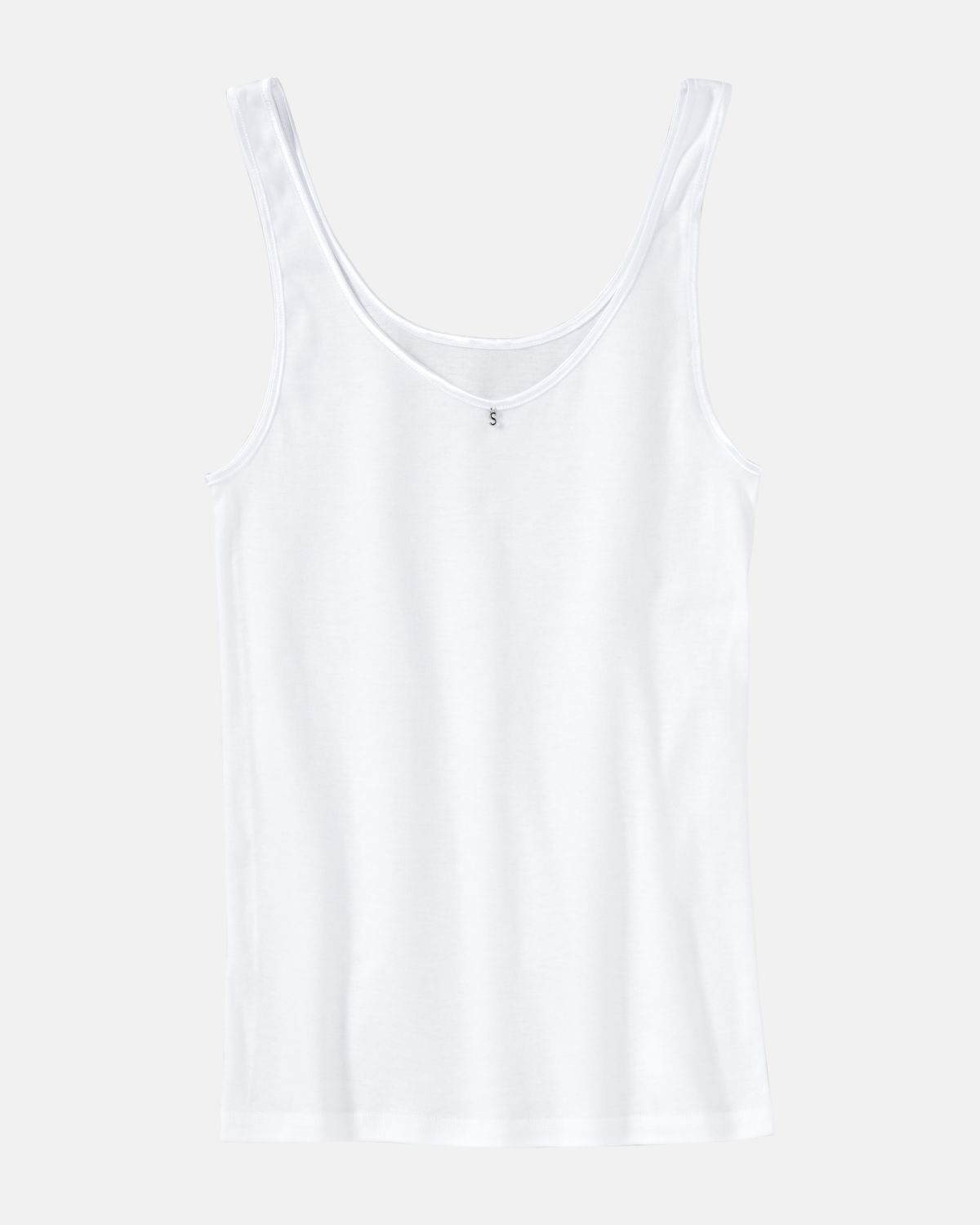 Achselhemd in weiß aus der Serie Silke, flach auf einer Oberfläche liegend.