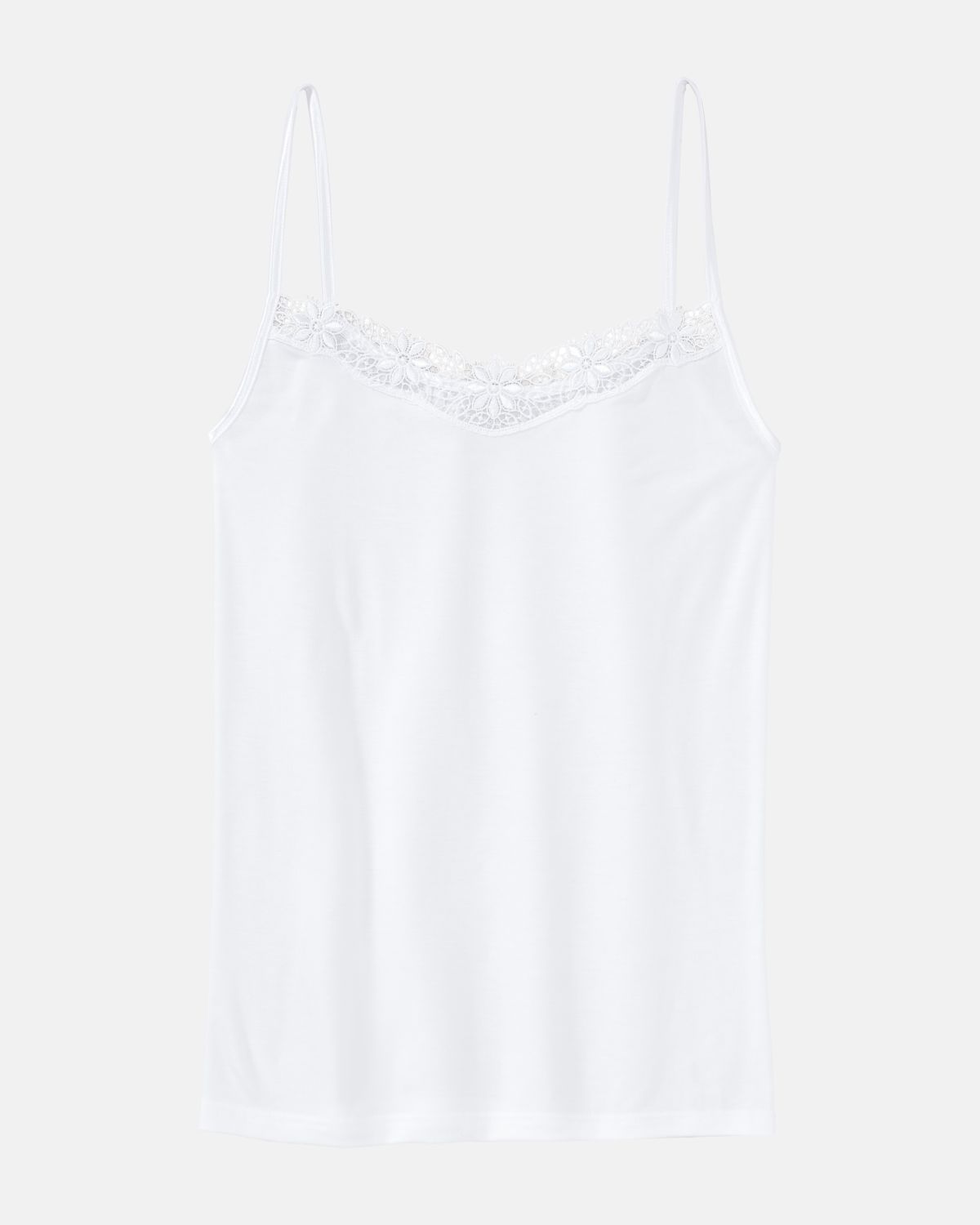 Hemd in weiß aus der Serie Sofia, flach auf einer Oberfläche liegend.