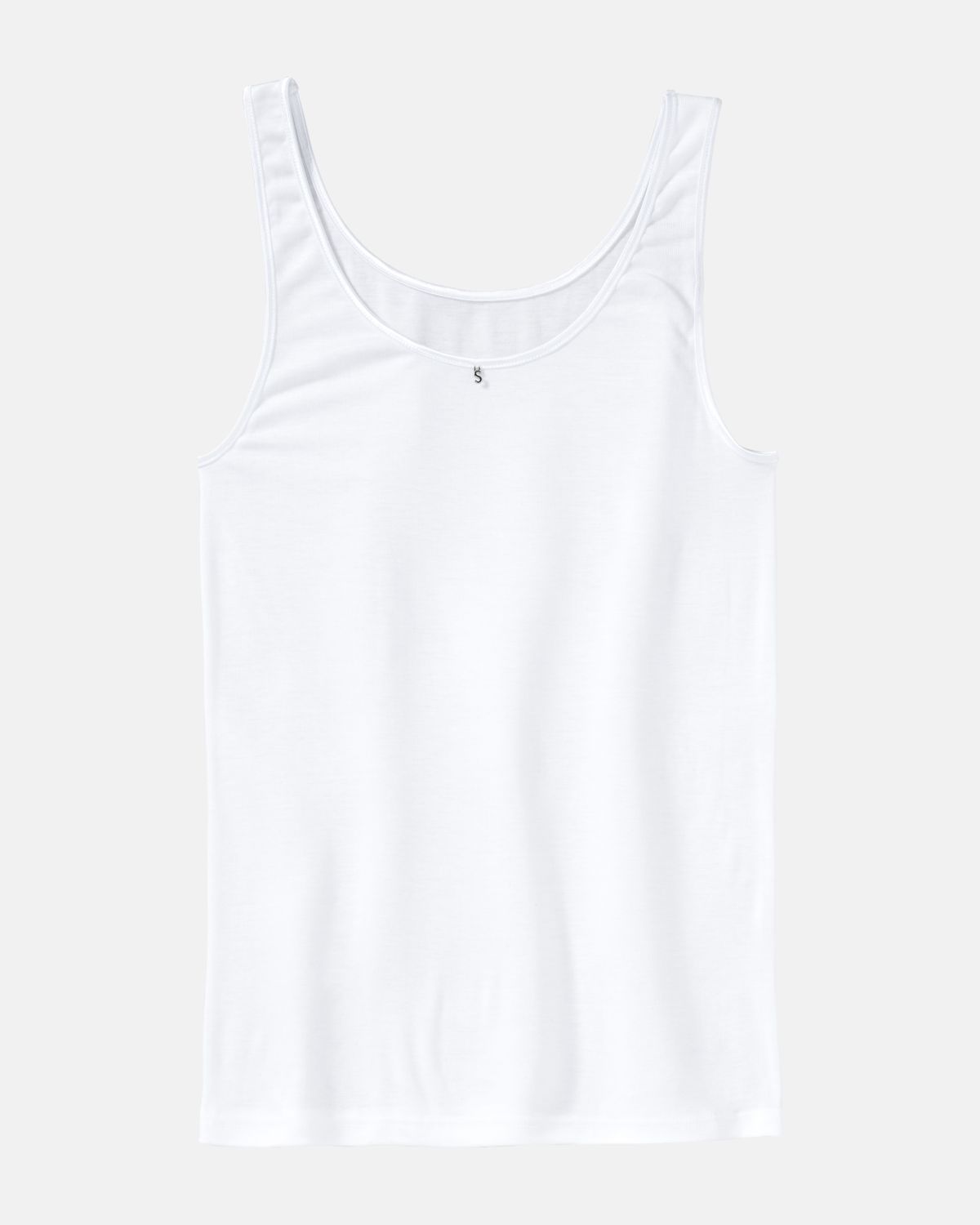 Achselhemd in weiß aus der Serie Sofia, flach auf einer Oberfläche liegend.