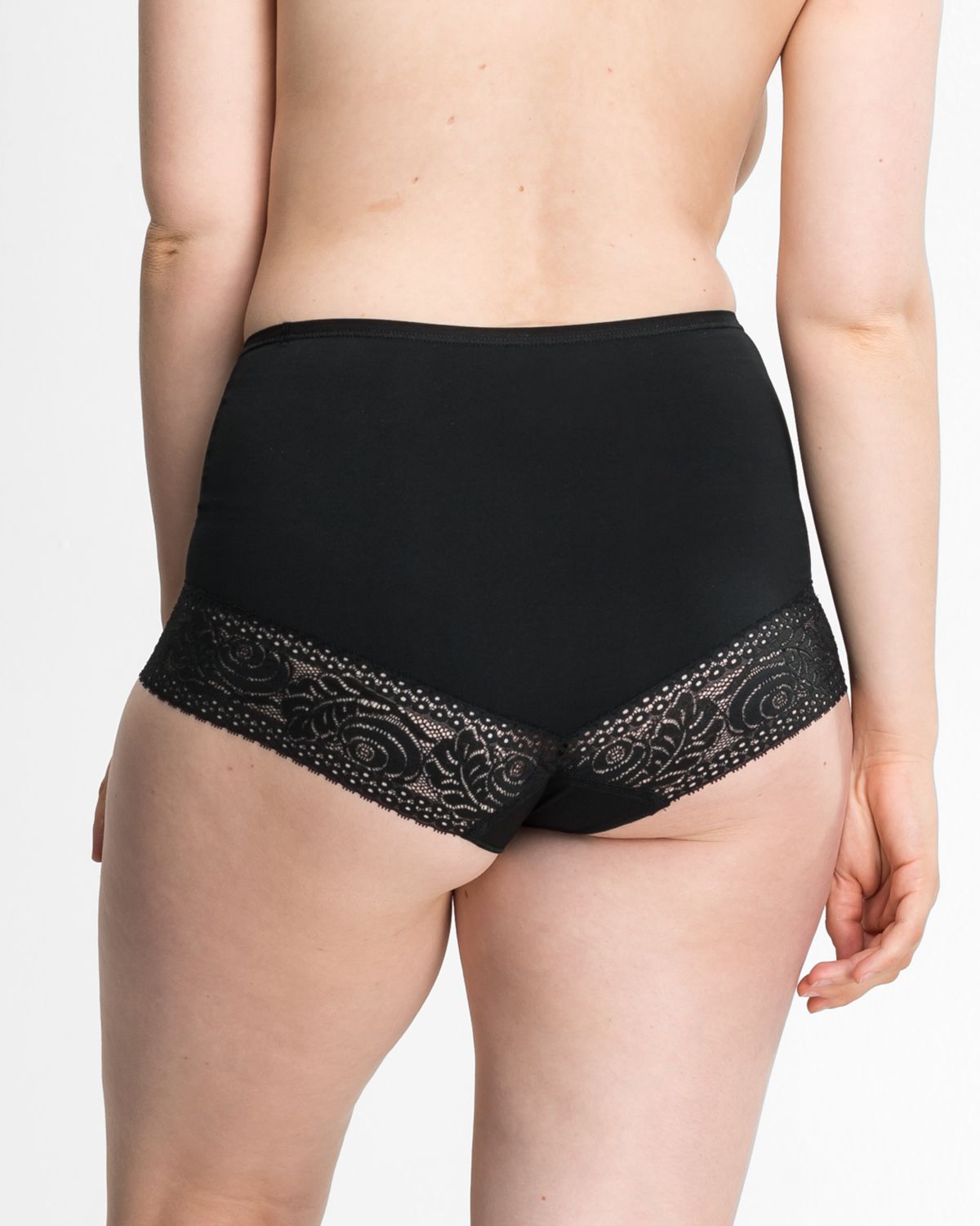 Model trägt Pant in schwarz aus der Serie Inshape, Ansicht von hinten.