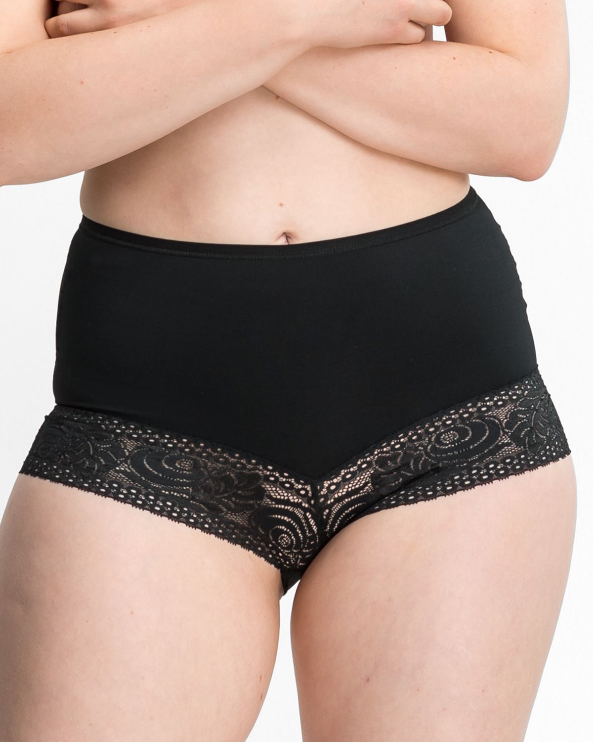 Model trägt Pant in schwarz aus der Serie Inshape, Ansicht von vorne.