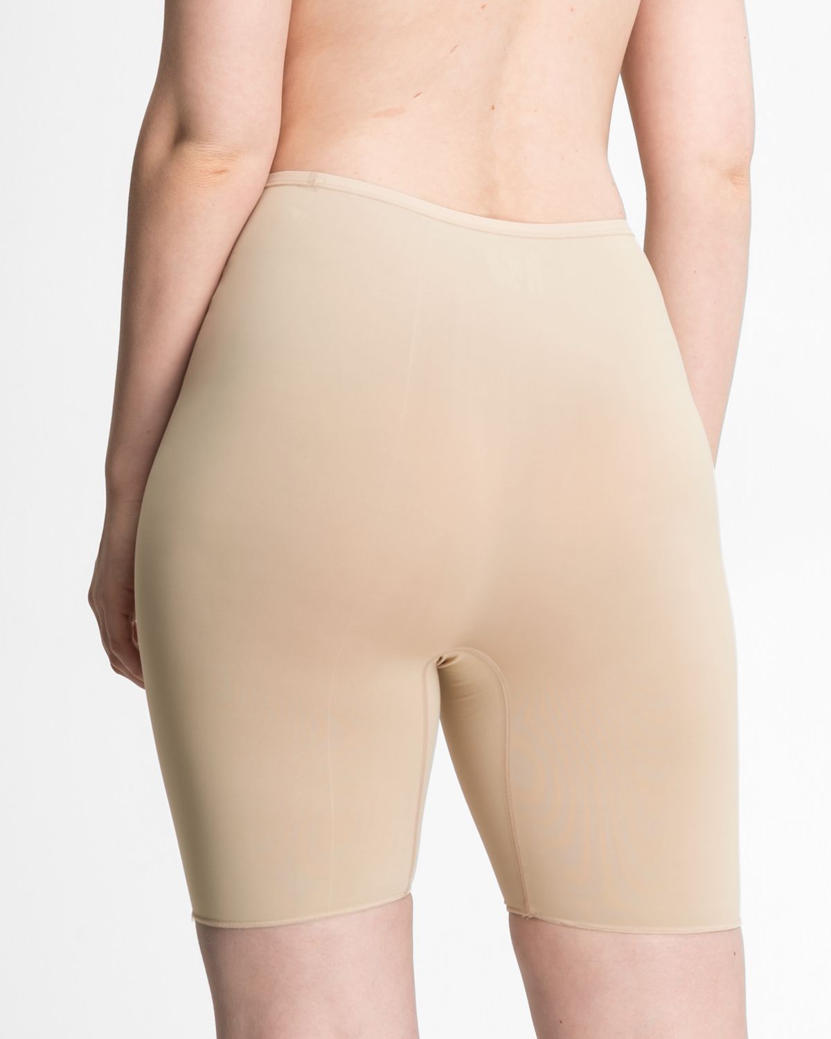 Model trägt Longpant in skin aus der Serie Inshape, Ansicht von hinten.