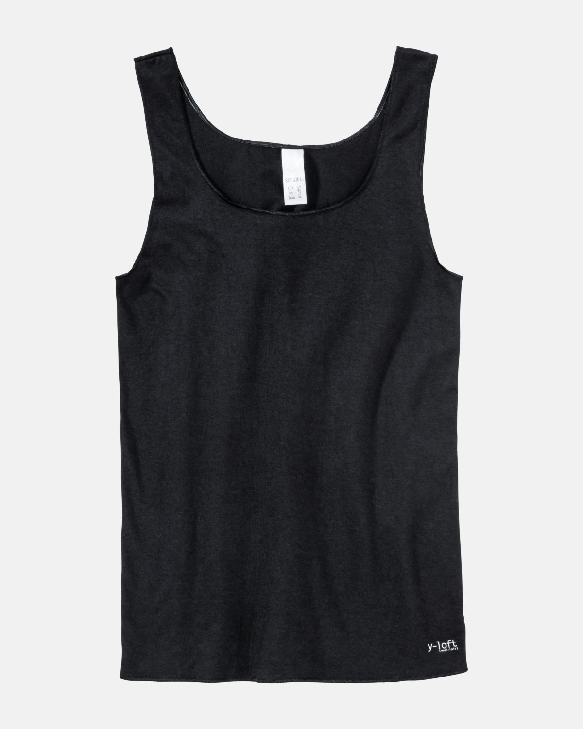 Achselhemd in schwarz aus der Serie Y-loft, flach auf einer Oberfläche liegend.