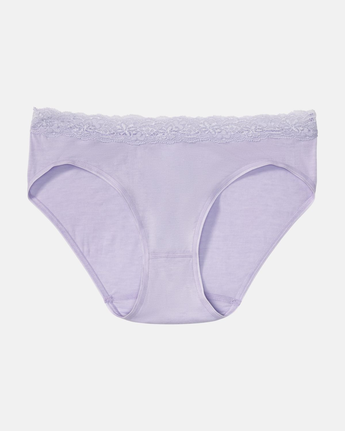 Bikinislip in lavendel mélé aus der Serie Rahel, flach auf einer Oberfläche liegend.