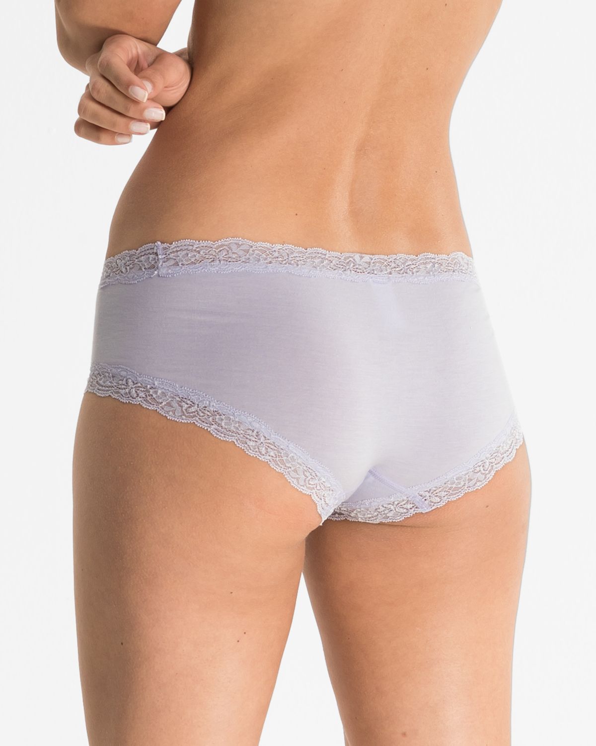 Model trägt Hipster in lavendel mélé aus der Serie Rahel, Ansicht von hinten.