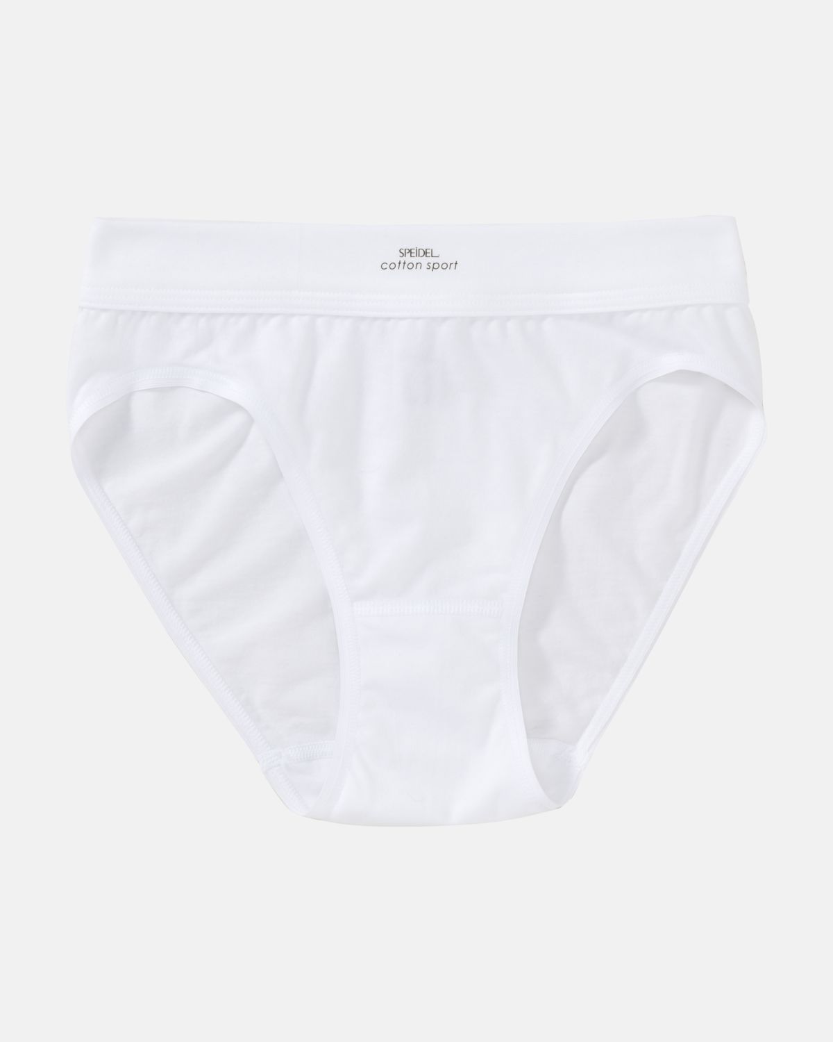 Bikinislip in weiß aus der Serie Cotton Sport, flach auf einer Oberfläche liegend.