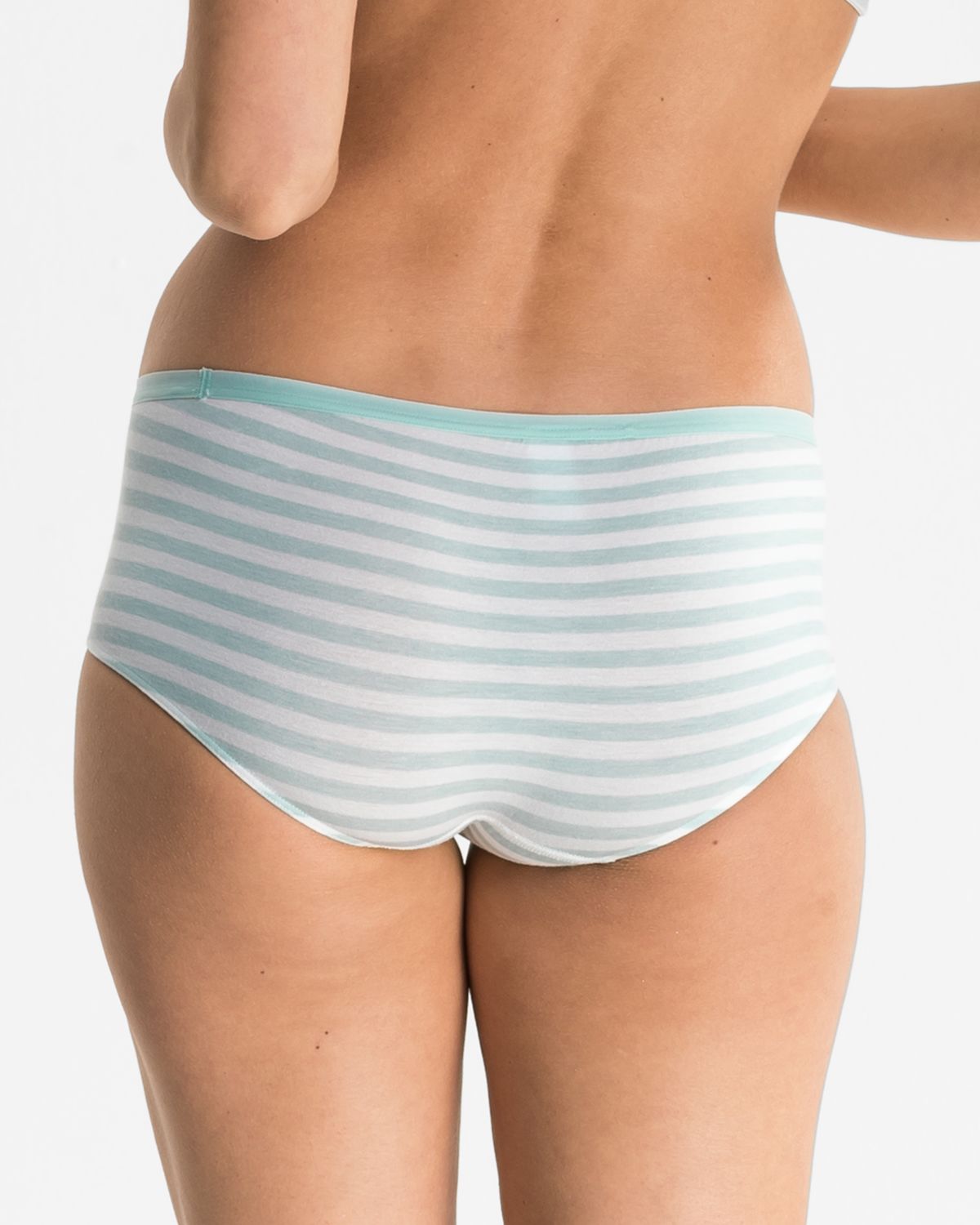 Model trägt Hipster in minze / off white aus der Serie Regina, Ansicht von hinten.