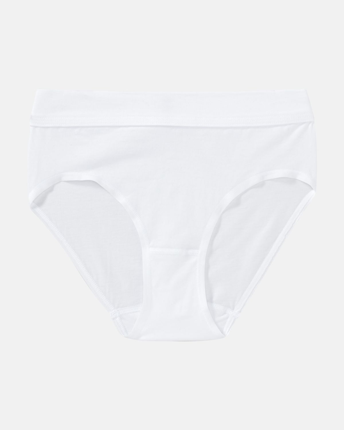 Midislip in weiß aus der Serie Bio Cotton plus, flach auf einer Oberfläche liegend.