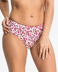 Model trägt Hipster in Leoprint aus der Serie Pandora, Ansicht von vorne.