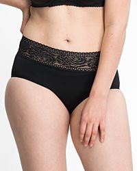 Model trägt Classic Slip in schwarz aus der Serie Inshape, Ansicht von vorne.