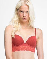 Model trägt Schalen BH Longline in pepper aus der Serie Lacy, Ansicht von vorne.