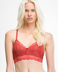 Model trägt Bralette in pepper aus der Serie Lacy, Ansicht von vorne.