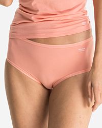 Model trägt Maxislip in melone aus der Serie Softfeeling, Ansicht von vorne.