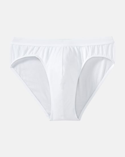 Herren Slip in weiß aus der Serie Classic, flach auf einer Oberfläche liegend.