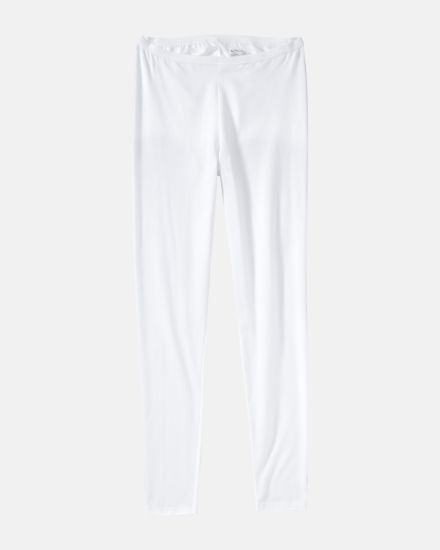 Lange Hose in off white aus der Serie Natural Beauty, flach auf einer Oberfläche liegend.