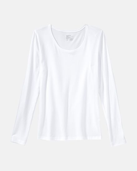 Shirt 1/1 Arm in off white aus der Serie Natural Beauty, flach auf einer Oberfläche liegend.