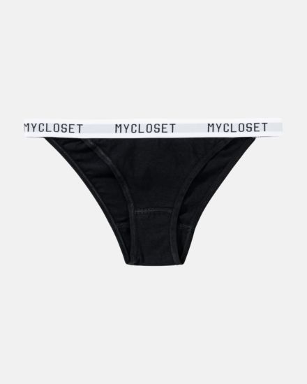 Tanga in schwarz aus der Serie Logo Lover, flach auf einer Oberfläche liegend.