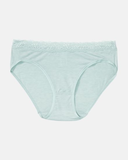 Bikinislip in minze mélé aus der Serie Rahel, flach auf einer Oberfläche liegend.