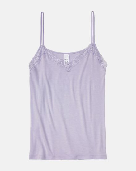 Hemd in lavendel mélé aus der Serie Rahel, flach auf einer Oberfläche liegend.