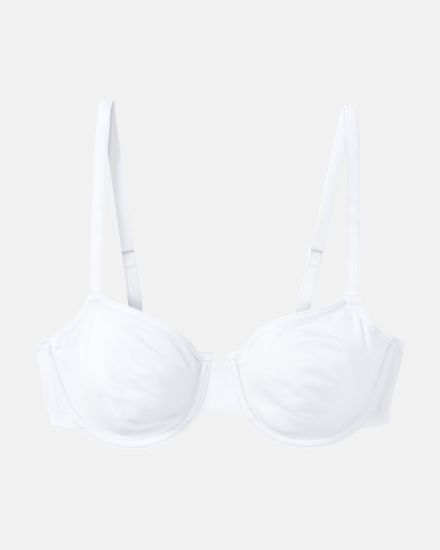 Bügel BH in weiß aus der Serie Softfeeling, flach auf einer Oberfläche liegend.