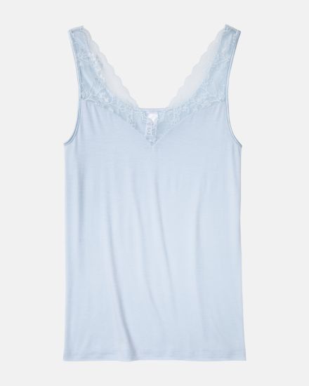 Achselhemd in aquamarin aus der Serie Romy, flach auf einer Oberfläche liegend.