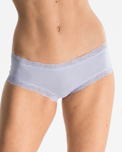 Model trägt Hipster in lavendel mélé aus der Serie Rahel, Ansicht von vorne.