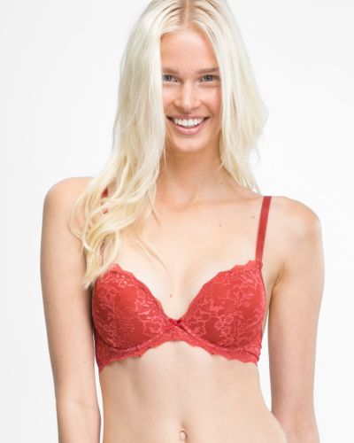 Model trägt Push up BH mit Bügel in pepper aus der Serie Lacy, Ansicht von vorne.
