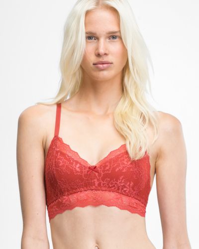 Model trägt Bralette in pepper aus der Serie Lacy, Ansicht von vorne.