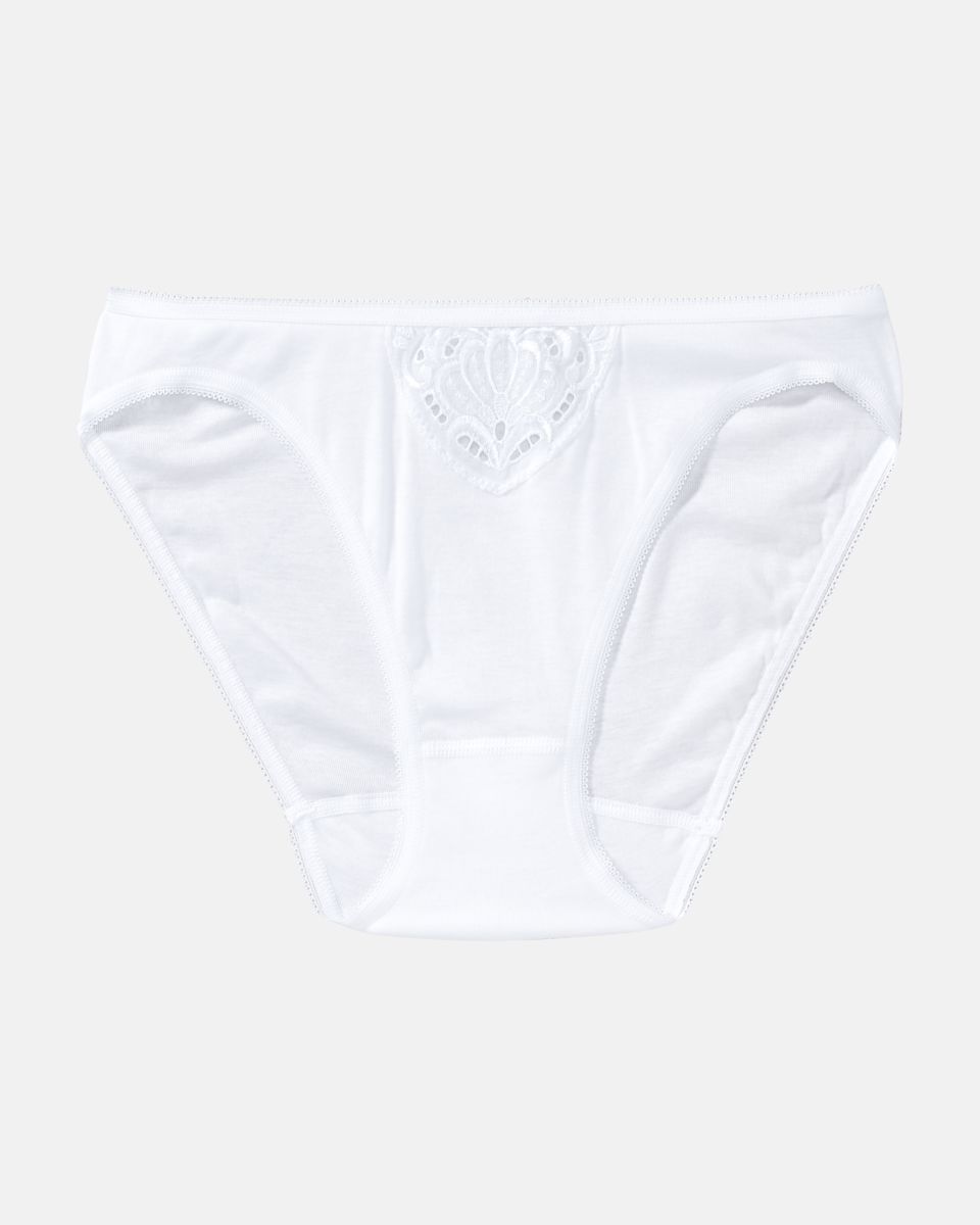 Bikinislip in weiß aus der Serie Noelle, flach auf einer Oberfläche liegend.