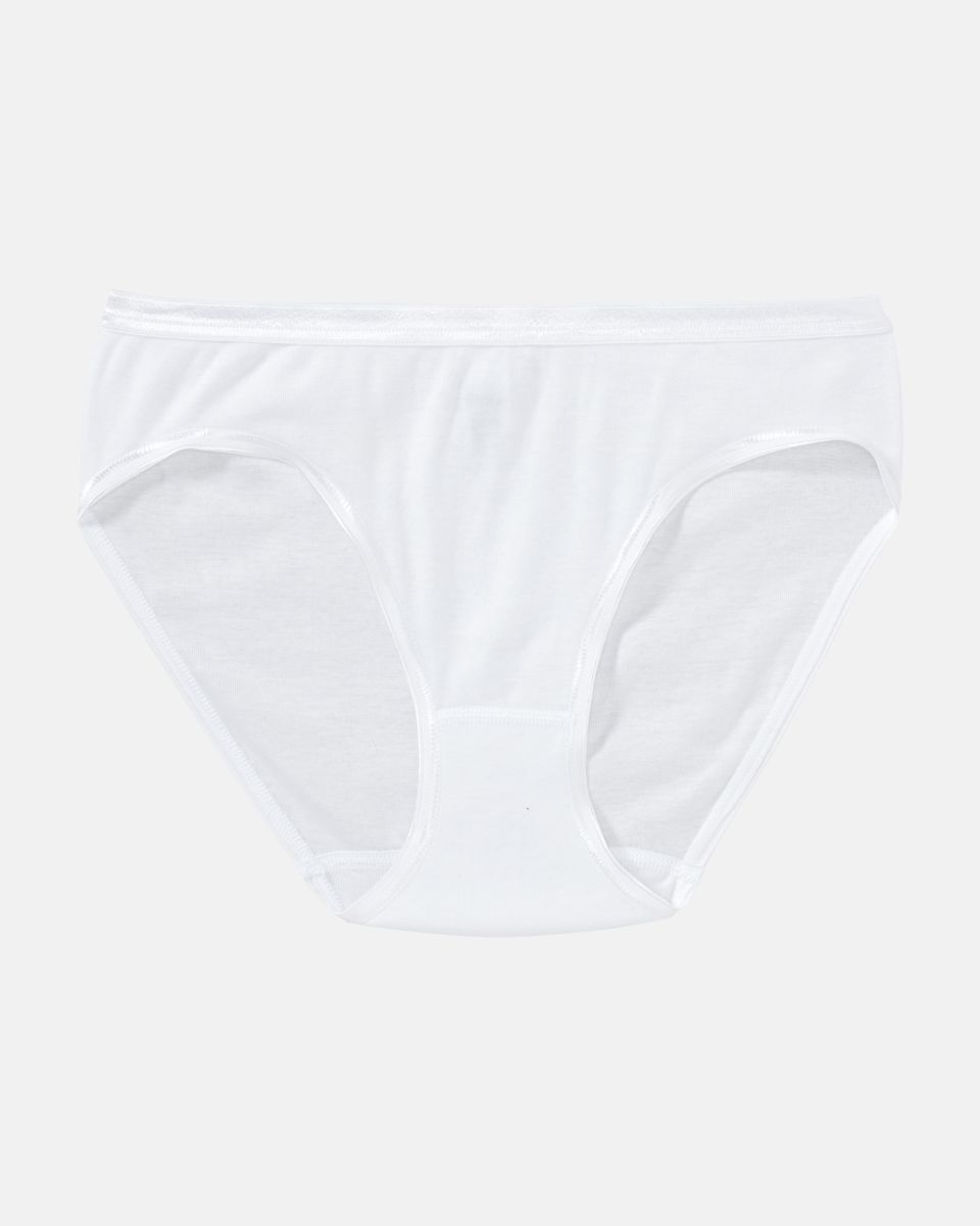 Minislip in weiß aus der Serie Natascha, flach auf einer Oberfläche liegend.