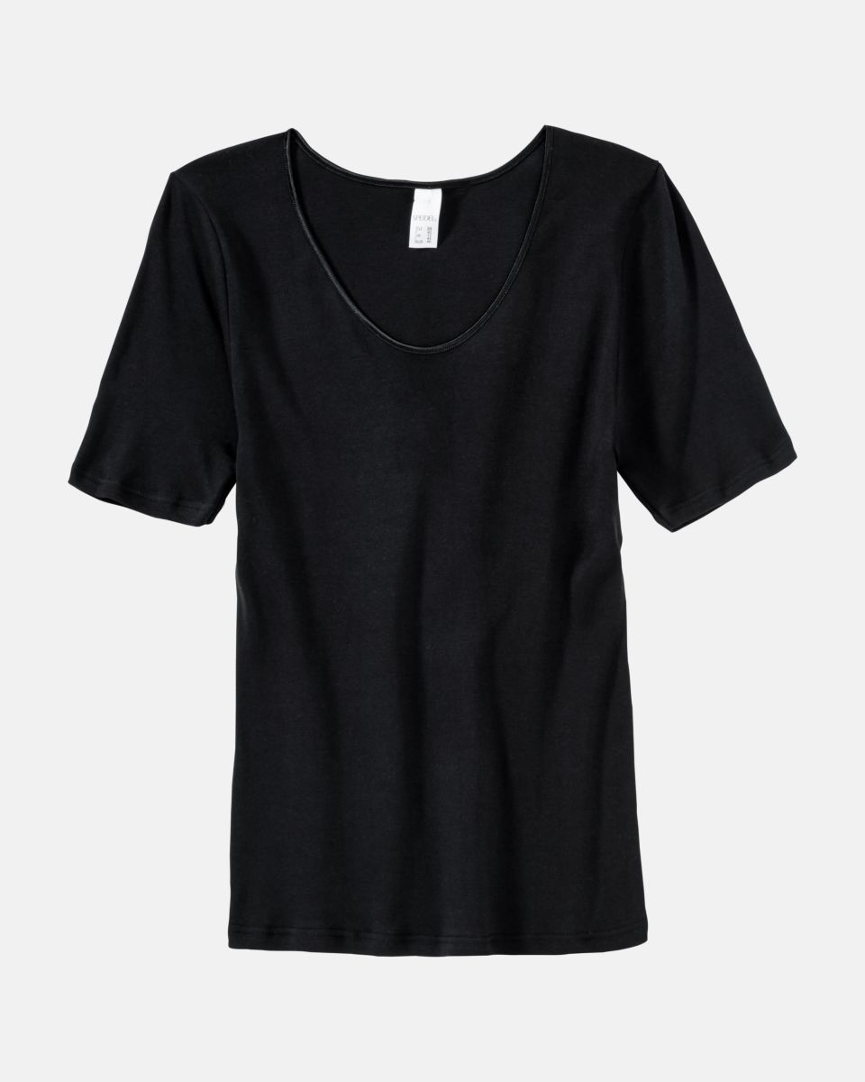 Hemd 1/4 Arm in schwarz aus der Serie Natascha, flach auf einer Oberfläche liegend.