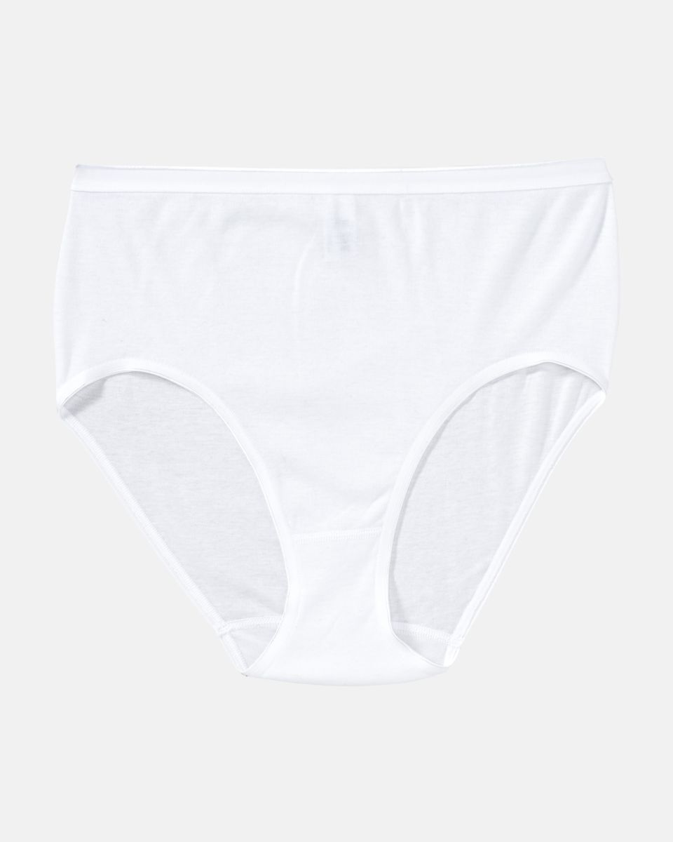 Maxislip in weiß aus der Serie Lingerie Plus, flach auf einer Oberfläche liegend.