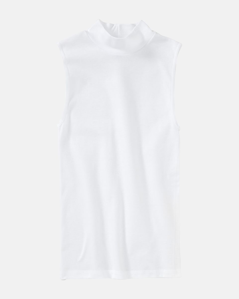 Cityshirt in weiß aus der Serie Bio Cotton, flach auf einer Oberfläche liegend.