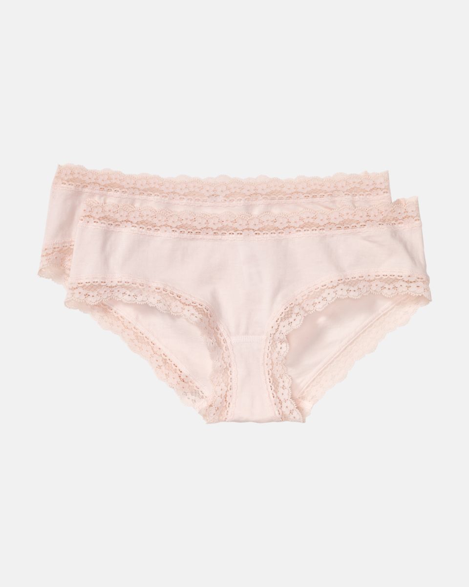 Low Hip in lychee aus der Serie Lacy, flach auf einer Oberfläche liegend.