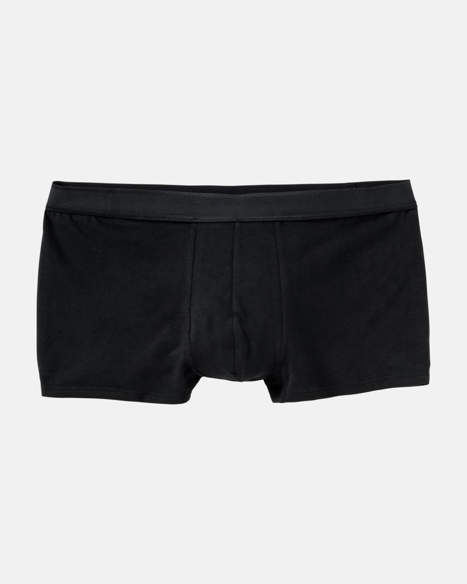 Herren Pant in schwarz aus der Serie Classic, flach auf einer Oberfläche liegend.