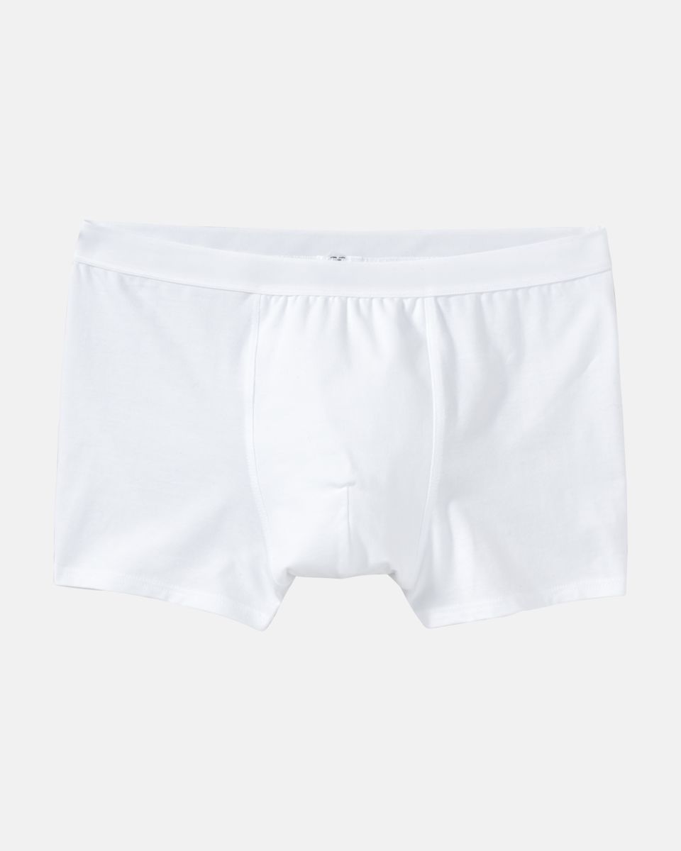 Herren Short in weiß aus der Serie Classic, flach auf einer Oberfläche liegend.