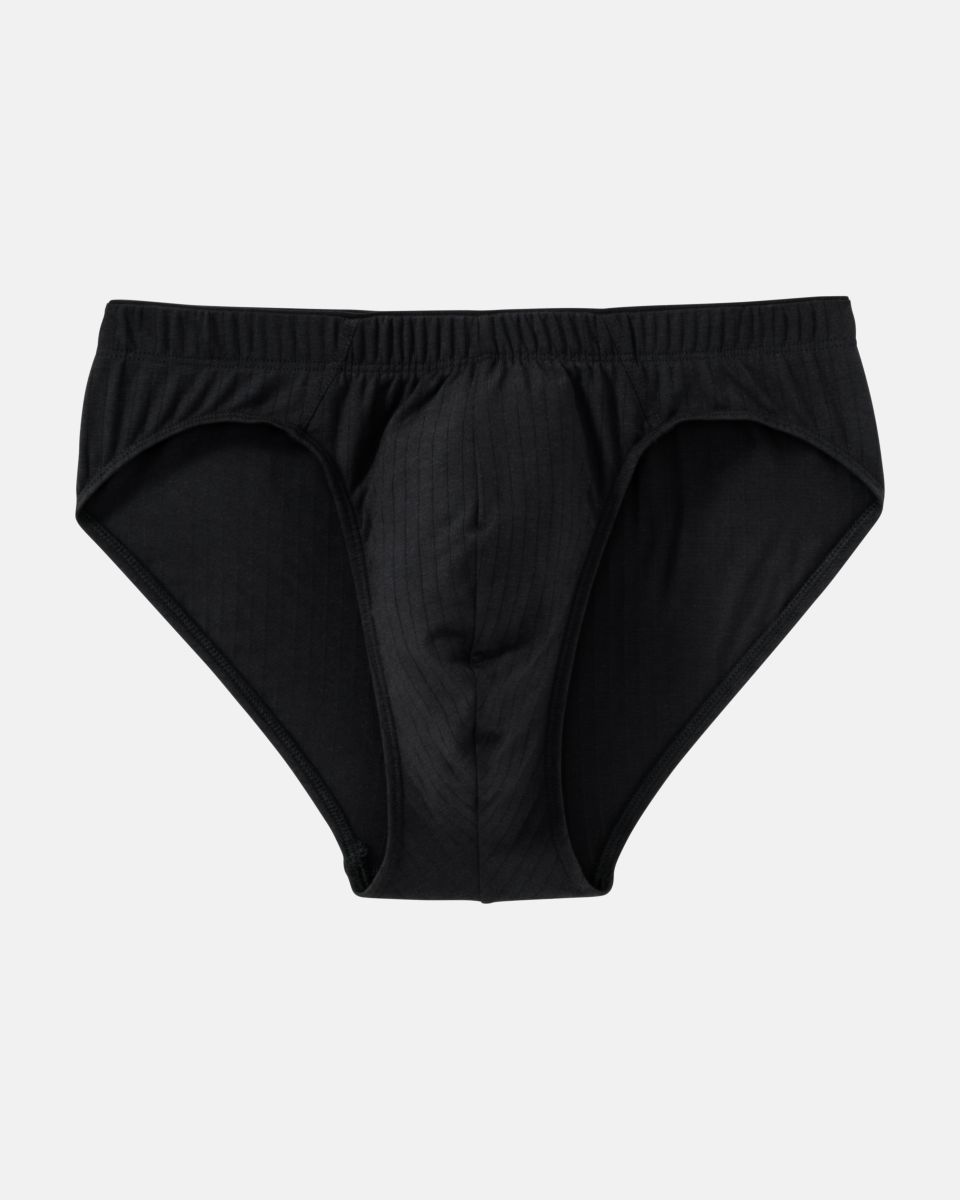 Herren Slip in schwarz aus der Serie sky.line, flach auf einer Oberfläche liegend.