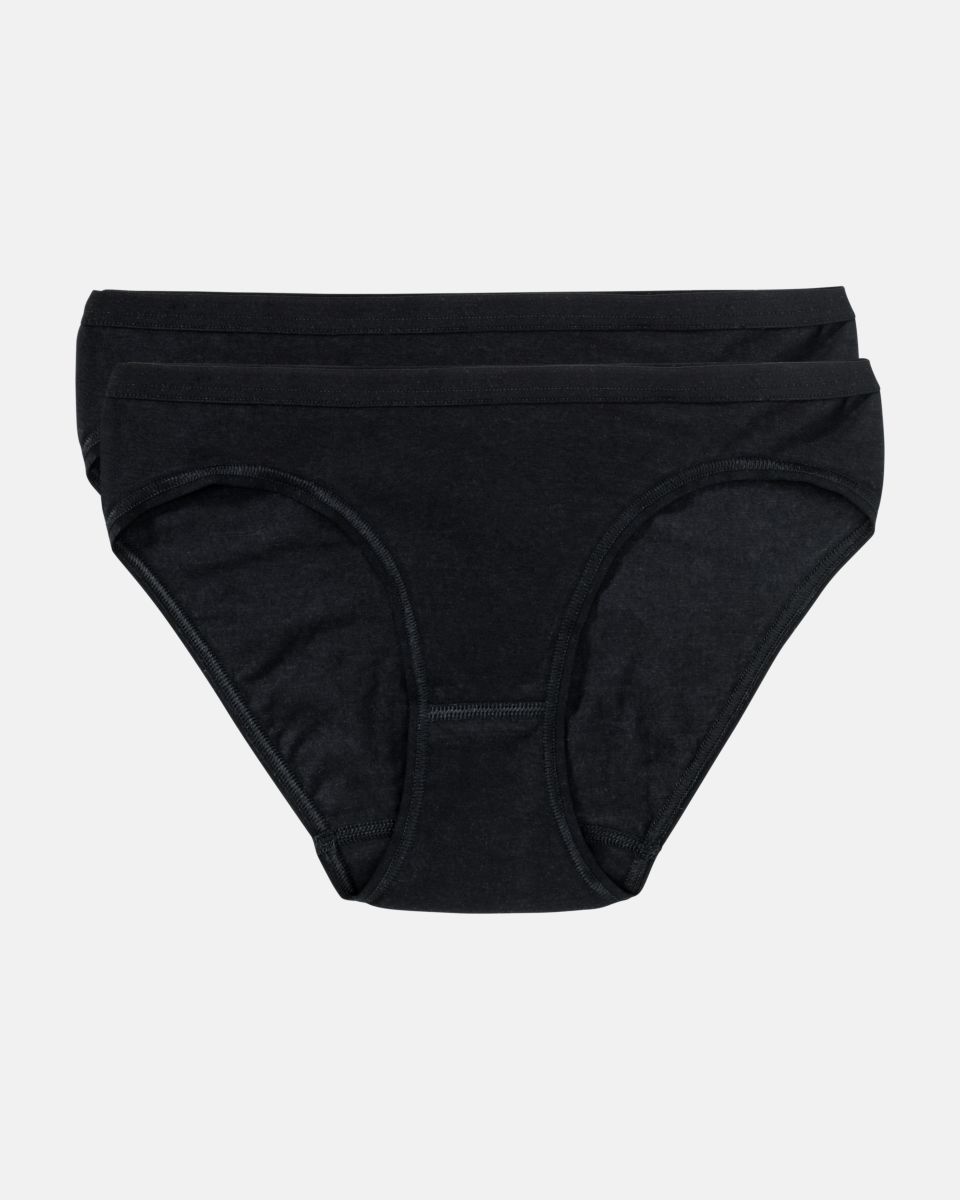 Minislip in schwarz aus der Serie Take two, flach auf einer Oberfläche liegend.