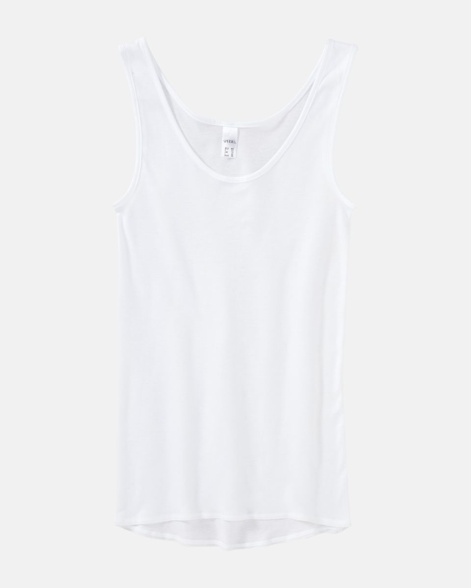 Achselhemd in weiß aus der Serie Britta, flach auf einer Oberfläche liegend.